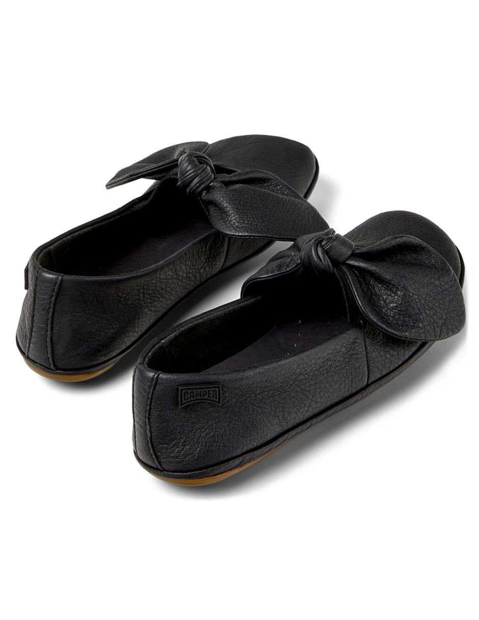 Zapato de piel para niña